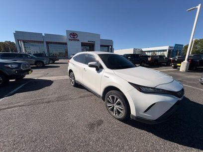 Used 2021 Toyota Venza LE w/ Carpet Mat Package (TMS)
