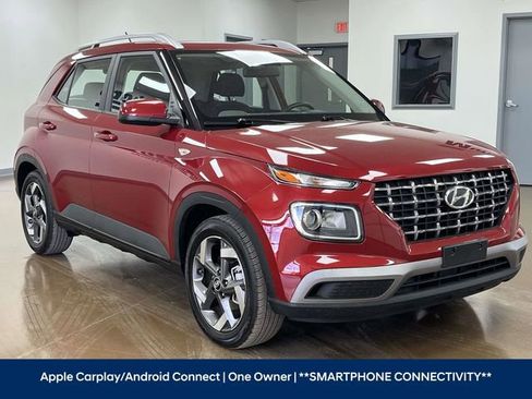 Used 2025 Hyundai Venue SEL FWD image 3
