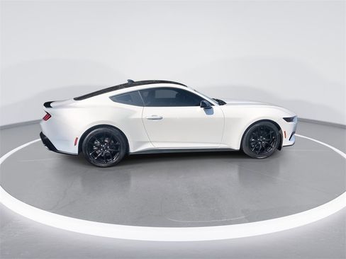 Used 2024 Ford Mustang Coupe image 9