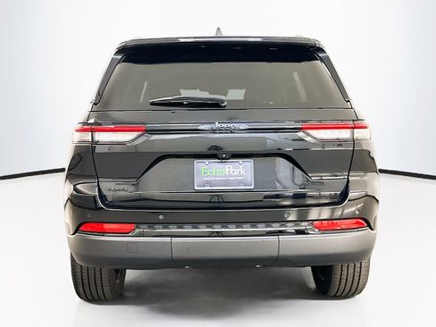 Used 2023 Jeep Grand Cherokee Altitude AWD/4WD image 7