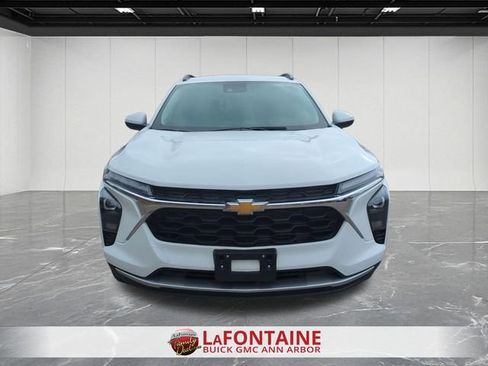 Used 2025 Chevrolet Trax LT image 3