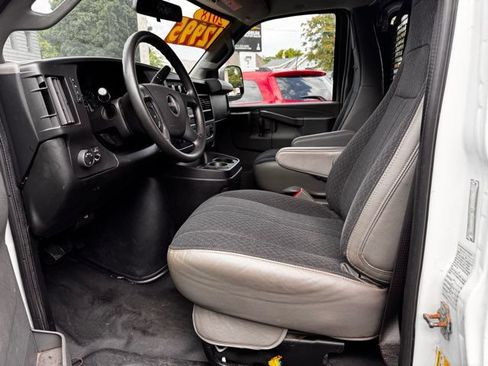 Used 2018 GMC Savana 2500 w/ Driver Convenience Package RWD image 9