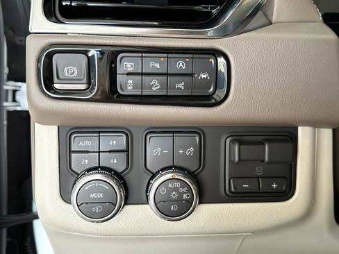 New 2026 GMC Yukon XL Denali w/ Denali Reserve Package AWD/4WD image 19