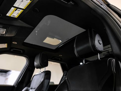 Used 2023 Land Rover Discovery S R-Dynamic image 5