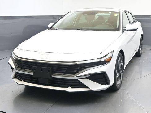 Used 2025 Hyundai Elantra SEL w/ Cargo Package image 1