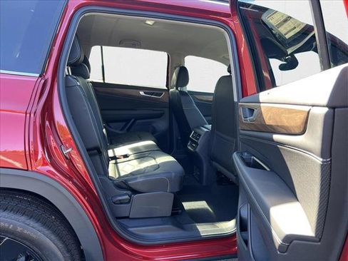 Used 2025 Volkswagen Atlas SE image 17