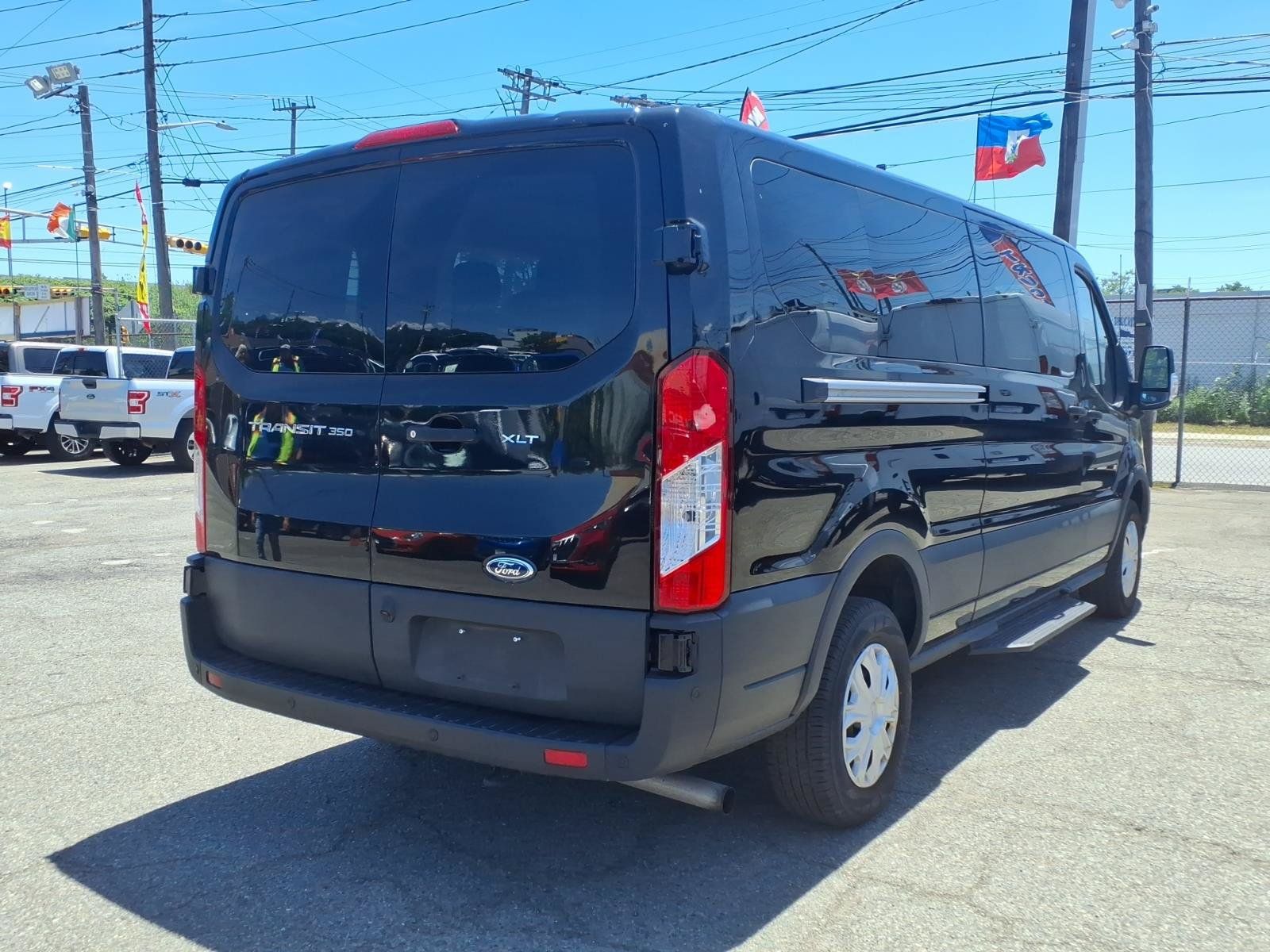 Used 2023 Ford Transit 350 XLT RWD image 7