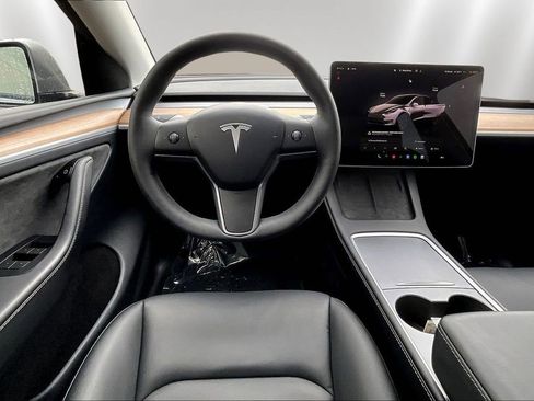 Used 2024 Tesla Model Y Long Range image 8
