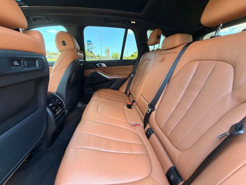Used 2022 BMW X5 xDrive40i w/ Premium Package AWD/4WD image 14