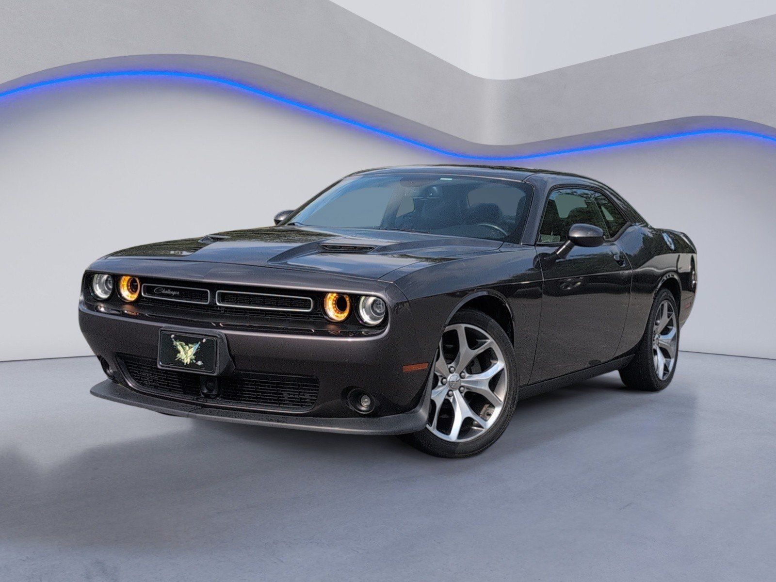 Used 2016 Dodge Challenger SXT Plus RWD image 2