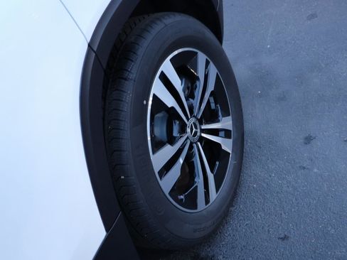 New 2025 Mercedes-Benz GLB 250 4MATIC image 39