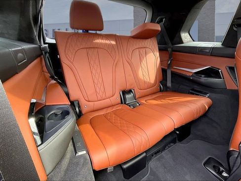 Used 2024 BMW X7 xDrive40i w/ M Sport Package AWD/4WD image 26