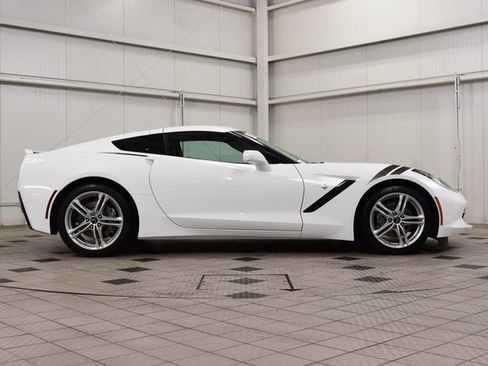Used 2017 Chevrolet Corvette Stingray Coupe w/ 1LT image 9