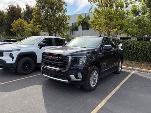 Used 2024 GMC Yukon SLT AWD/4WD image 1