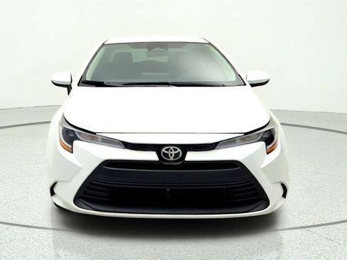 Used 2025 Toyota Corolla LE FWD image 2