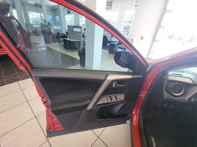 Used 2014 Toyota RAV4 XLE AWD/4WD image 17
