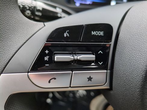 New 2026 Hyundai Elantra SE FWD image 19