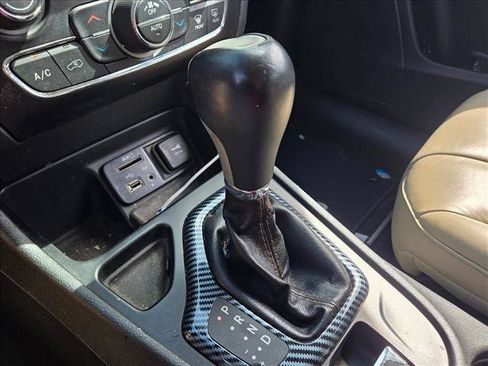 Used 2017 Jeep Cherokee Limited FWD image 19