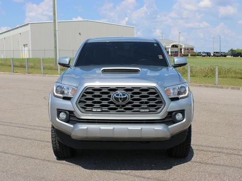 Used 2023 Toyota Tacoma TRD Sport w/ TRD Premium Sport Package AWD/4WD image 4