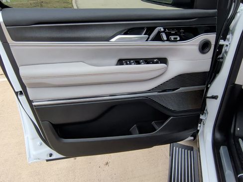 New 2026 Jeep Grand Wagoneer Summit image 11