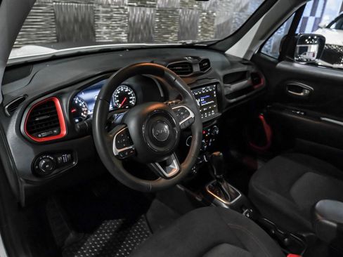 Used 2023 Jeep Renegade Trailhawk AWD/4WD image 3