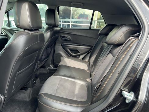 Used 2019 Chevrolet Trax LT w/ LT Convenience Package image 12