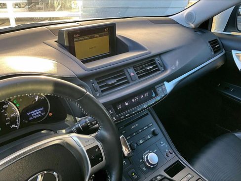 Used 2012 Lexus CT 200h image 32
