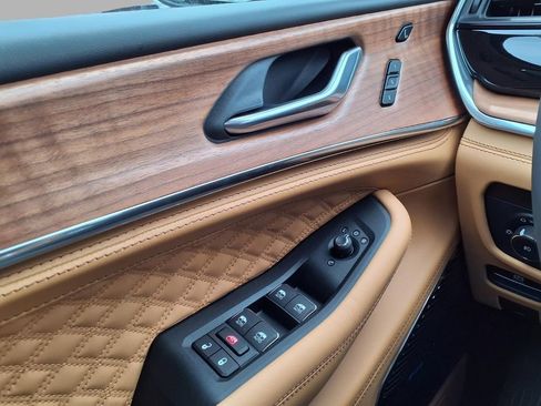 New 2026 Jeep Grand Cherokee L Summit AWD/4WD image 16