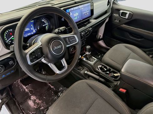 Used 2024 Jeep Wrangler Unlimited Sahara AWD/4WD image 7