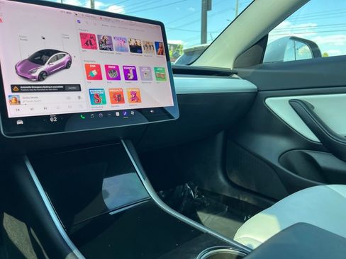 Used 2019 Tesla Model 3 Standard Range Plus image 34