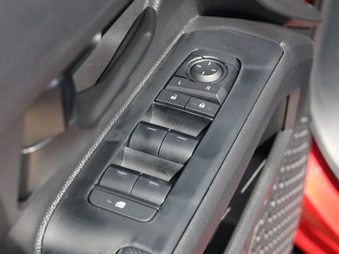 Used 2025 Toyota Tacoma SR5 AWD/4WD image 28