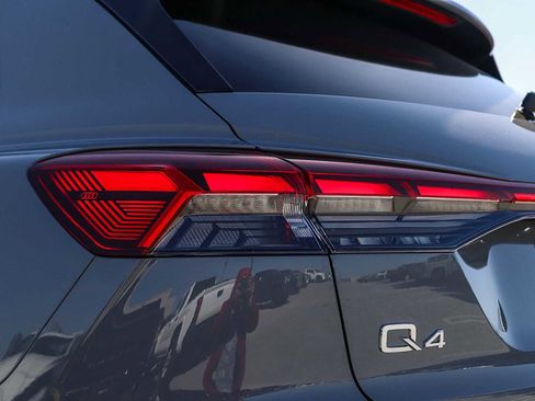 Used 2024 Audi Q4 e-tron Premium Plus image 12