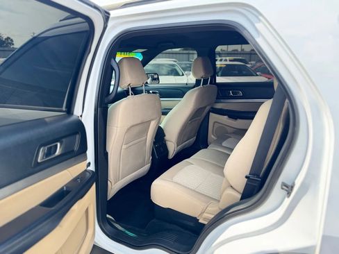 Used 2017 Ford Explorer XLT image 19