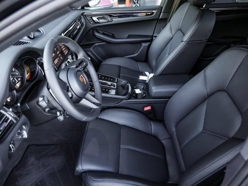 Certified 2026 Porsche Macan AWD/4WD image 15