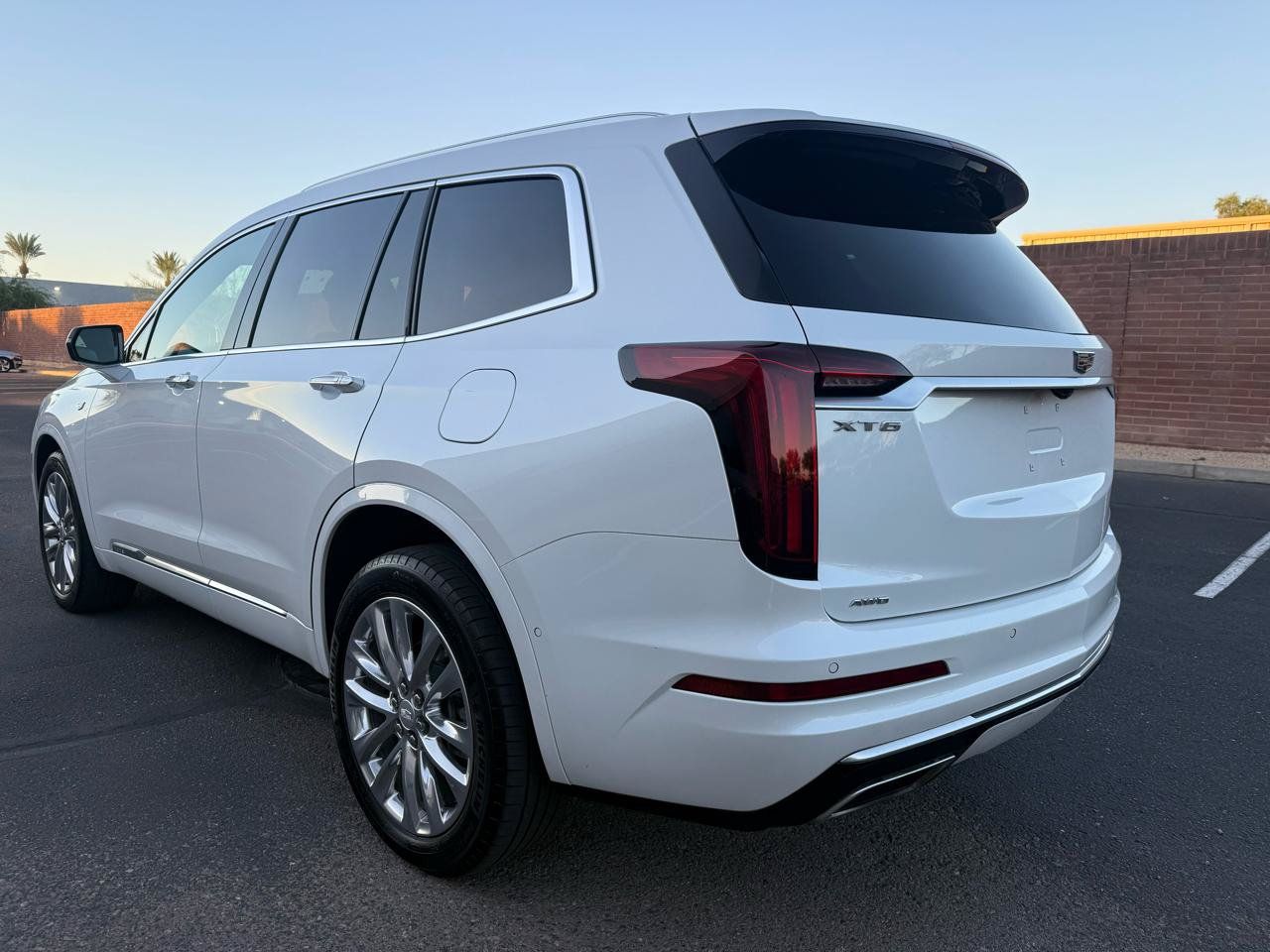 Used 2023 Cadillac XT6 Premium Luxury w/ Technology Package AWD/4WD image 5