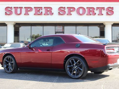Used 2019 Dodge Challenger SXT w/ Blacktop Package RWD image 5