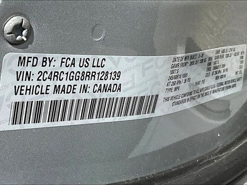 Used 2024 Chrysler Pacifica Limited FWD image 16