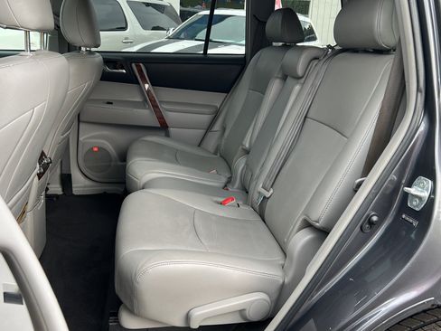 Used 2013 Toyota Highlander Limited FWD image 23