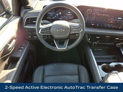 Used 2025 Chevrolet Suburban Z71 image 16