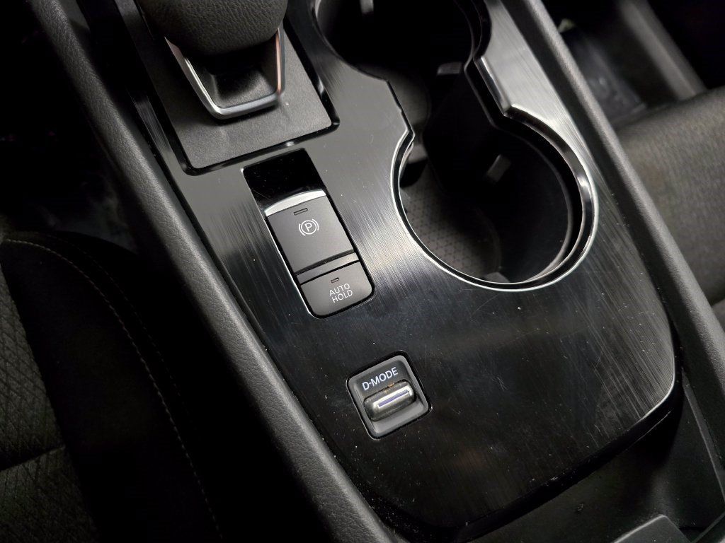 Used 2025 Nissan Rogue SV FWD image 25