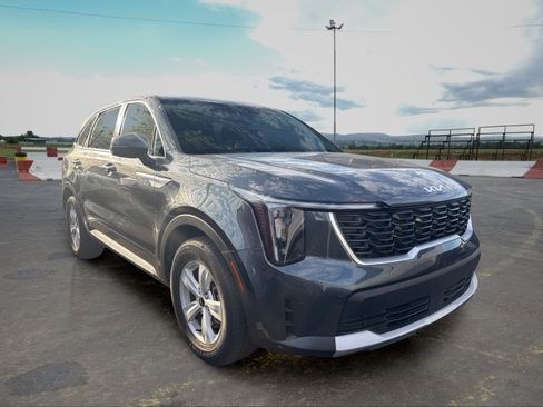 Certified 2024 Kia Sorento LX FWD image 2