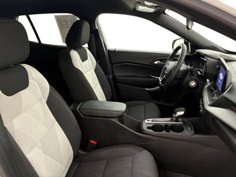 Used 2024 Chevrolet Trax RS FWD image 14