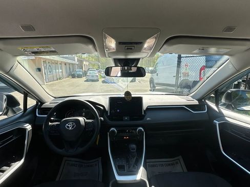 Used 2023 Toyota RAV4 LE AWD/4WD image 24