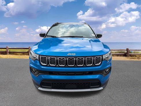 Certified 2025 Jeep Compass Limited AWD/4WD image 11