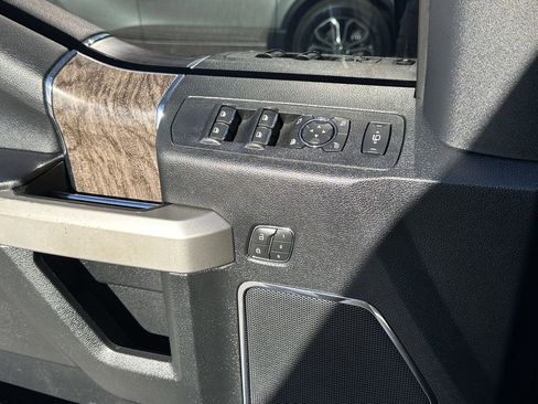 Used 2019 Ford F250 Lariat w/ Lariat Ultimate Package image 28