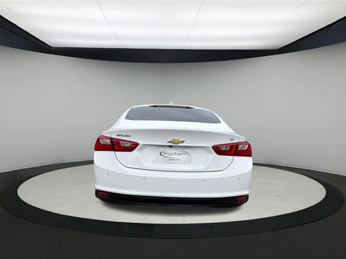 Used 2017 Chevrolet Malibu LT w/ Leather Package FWD image 6