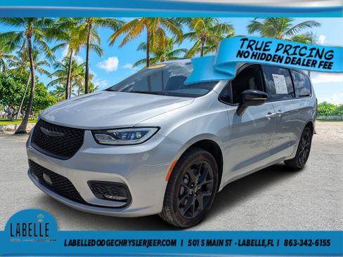 Used 2024 Chrysler Pacifica Limited w/ S Appearance Package AWD/4WD image 7