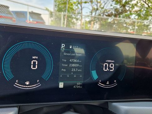 Certified 2025 Hyundai Sonata SEL AWD/4WD image 9