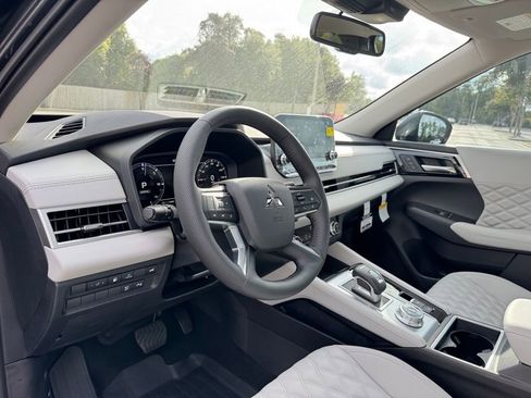 New 2025 Mitsubishi Outlander SEL image 27