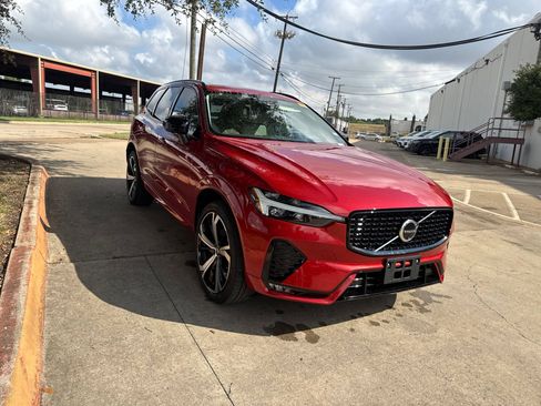 Used 2024 Volvo XC60 B5 Ultimate w/ Protection Package Premier AWD/4WD image 3